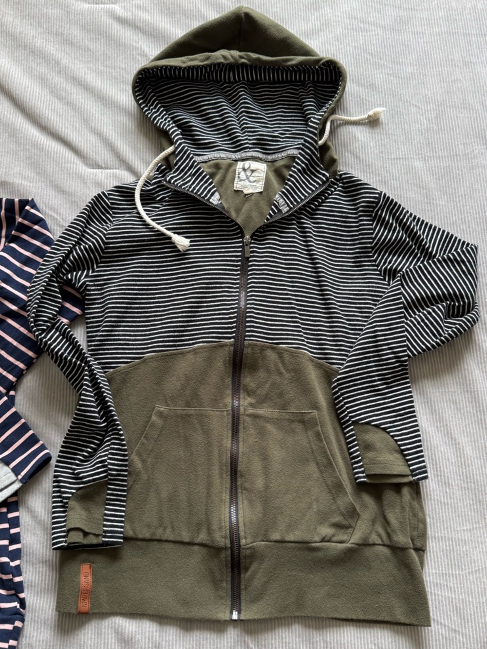 Ampersand Ave &ave Hoodie Lot of 3 Size Large - Picture 4 of 7